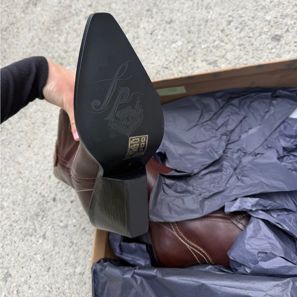 Brown Leather Western Boots - Picture 6 of 7